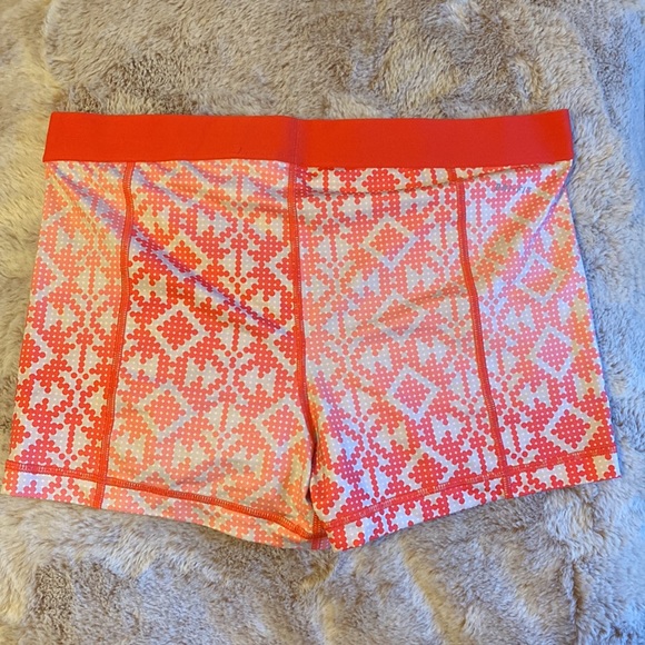 Pink Patterned Nike Pro - Picture 2 of 4